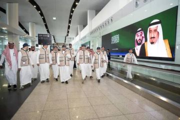 وزير النقل يتفقد انسيابية حركة السفر بمطار الملك خالد الدولي بعد مناقلة الصالات وزير النقل يتفقد انسيابية حركة السفر بمطار الملك خالد الدولي بعد مناقلة الصالات