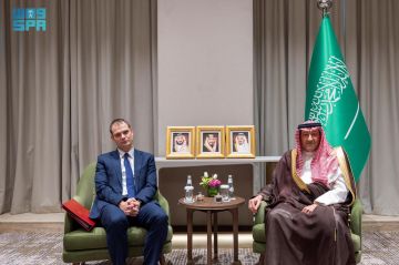 الخريجي يلتقي وزير شؤون الشرق الأوسط وشمال أفريقيا وأفغانستان وباكستان بوزارة الخارجية البريطانية