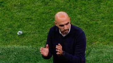 الاتحاد المغربي ينفي رحيل الركراكي ويؤكد استمرار قيادته للمنتخب