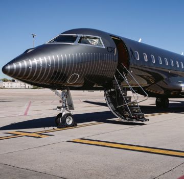 هبوط طائرة كريستيانو رونالدو في بولندا يثير التساؤلات (صور) هبوط طائرة كريستيانو رونالدو في بولندا يثير التساؤلات (صور)