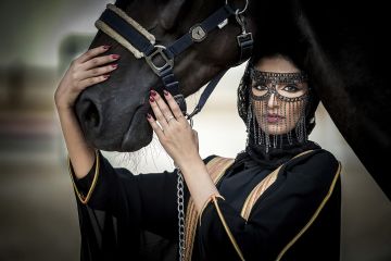 مصور سعودي يرصد أصالة وعراقة الأزياء التقليدية للمرأة السعودية مصور سعودي يرصد أصالة وعراقة الأزياء التقليدية للمرأة السعودية