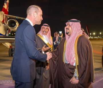 ولي عهد المملكة المتحدة يصل إلى الرياض وفي مقدمة مستقبليه نائب أمير المنطقة