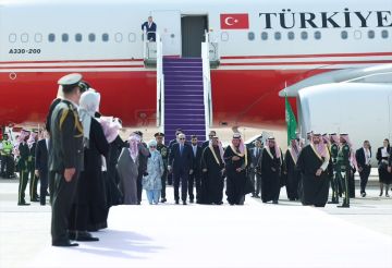 أردوغان يصل إلى السعودية في زيارة رسمية يلتقي خلالها محمد بن سلمان (فيديو صور) أردوغان يصل إلى السعودية في زيارة رسمية يلتقي خلالها محمد بن سلمان (فيديو صور)