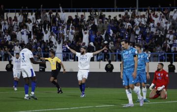 بنزيما يسجل هاتريك في مباراته الأولى مع الهلال