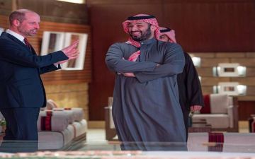 ولي العهد يستقبل نظيره البريطاني ويستعرضان مشروع تطوير الدرعية التاريخية