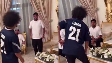 حوار عفوي بين محرز وعموري عن سبب اعتزال الأخير في سن مبكر .. فيديو حوار عفوي بين محرز وعموري عن سبب اعتزال الأخير في سن مبكر .. فيديو