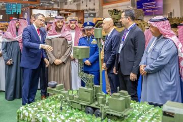 سمو وزير الدفاع يزور جناح وزارة الداخلية في معرض الدفاع العالمي 2026