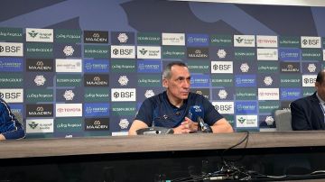 مدرب الخليج:عندما كنت مدربا للهلال لم يتجرأ أي حكم على طردي مثلما حدث اليوم