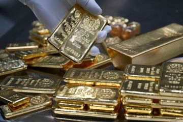 الذهب يهبط من ذروة 3 أسابيع الذهب يهبط من ذروة 3 أسابيع