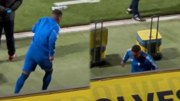 مالكوم يتجه لدكة التعاون ليحيي محمد القحطاني.. فيديو مالكوم يتجه لدكة التعاون ليحيي محمد القحطاني.. فيديو