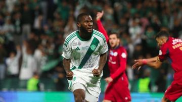 ضمك يصعد أحداث مباراته ضد الأهلي بسبب الأخطاء التحكيمية ضمك يصعد أحداث مباراته ضد الأهلي بسبب الأخطاء التحكيمية