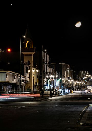 قمر رمضان يقترن بنجم المبسوطة وكوكب المشتري قمر رمضان يقترن بنجم المبسوطة وكوكب المشتري