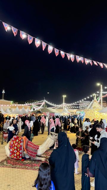 مسيرة إبل وسيارات كلاسيكية تشعل أجواء ليالي رمضان ببريدة احتفاء بيوم التأسيس