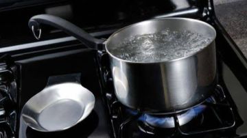 وفاة طفل في سوكابومي بعد تعرضه للتعذيب بالماء المغلي