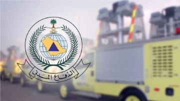 إخماد حريق في محل تجاري بالباحة