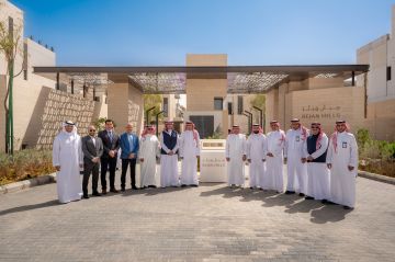 الرئيس التنفيذي لـNHC يدشن قرية ريجان هيلز السكنية في وجهة خزام