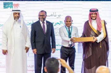 الشؤون الإسلامية تسلم هدية خادم الحرمين الشريفين من التمور لجمهورية المالديف الشؤون الإسلامية تسلم هدية خادم الحرمين الشريفين من التمور لجمهورية المالديف