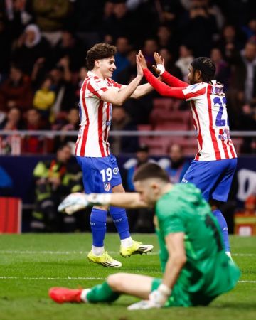 أتلتيكو مدريد يهزم برشلونة برباعية ويضع قدما في نهائي كأس ملك إسبانيا أتلتيكو مدريد يهزم برشلونة برباعية ويضع قدما في نهائي كأس ملك إسبانيا