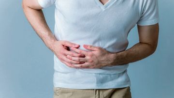 أطعمة ومشروبات تزيد أعراض القولون العصبي