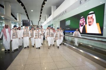 الوزير الجاسر يقف على اكتمال حركة مناقلة الصالات في مطار الملك خالد الدولي