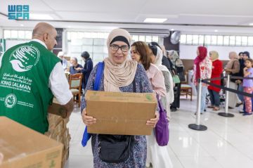 توزيع 1,504 كراتين تمر مقدمة من المملكة في موقي داس كروزيس بالبرازيل