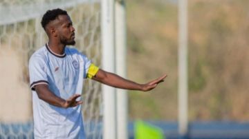 معتوق يدرس عروض احترافية بعد دخوله الفترة الحرة مع الشباب معتوق يدرس عروض احترافية بعد دخوله الفترة الحرة مع الشباب