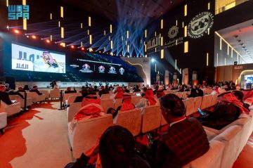 محافظ البنك المركزي السعودي: تثبيت ربط الريال بالدولار حافظ على استقرار الأسعار محليا