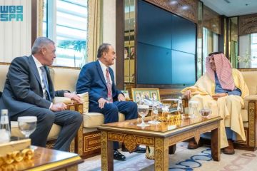 نائب وزير الداخلية المكلف يستقبل رئيس لجنة الأخوة الأردنية السعودية نائب وزير الداخلية المكلف يستقبل رئيس لجنة الأخوة الأردنية السعودية