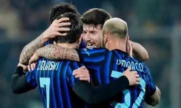 إنتر ميلان يكتسح ساسولو بخماسية ويعزز صدارته للدوري الإيطالي إنتر ميلان يكتسح ساسولو بخماسية ويعزز صدارته للدوري الإيطالي