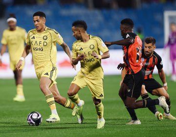 النصر يعبر الرياض ويتصدر روشن (مؤقتا)