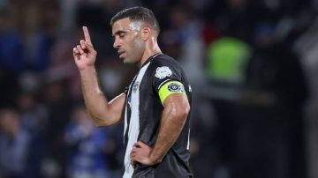 غضب حمدالله عقب ركلة جزاء لعبها كاراسكو.. فيديو