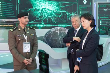 نائبة مدير عام المعدات والشؤون المالية بوزارة الأمن العام بجمهورية الصين تزور جناح وزارة الداخلية