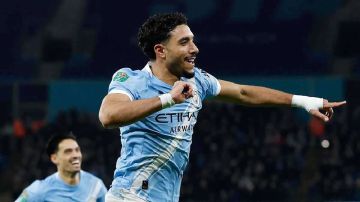 برشلونة يضع مرموش خيارا بديلا لـ ألفاريز