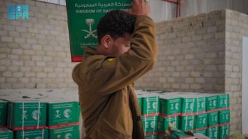  سلمان للإغاثة يوزع 1.000 سلة غذائية للنازحين في سيئون بحضرموت