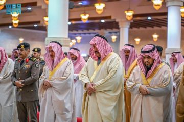 أمير منطقة حائل يؤدي صلاة الاستسقاء