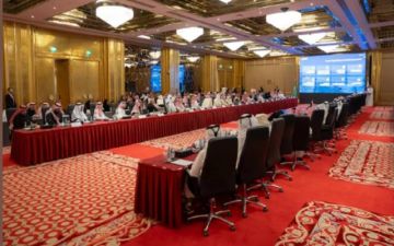 السعودية وقطر توقعان مذكرات تفاهم لتعزيز التعاون الاستثماري