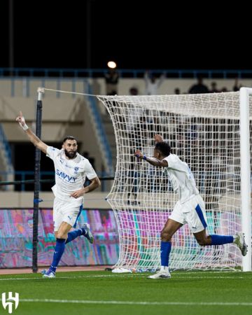 اللوائح تغيب بنزيما عن الهلال أمام شباب الأهلي في نخبة آسيا