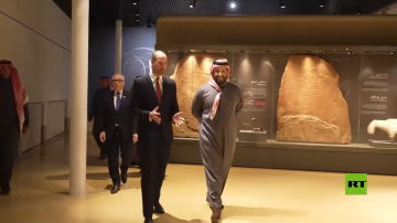 ولي العهد السعودي يرافق الأمير ويليام خلال جولته في حي الطريف المدرج على قائمة التراث العالمي