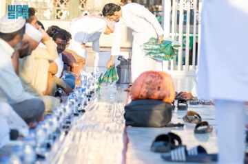 جمع أكثر من 143 ألف وجبة فائضة من إفطار الصائمين في المسجد النبوي جمع أكثر من 143 ألف وجبة فائضة من إفطار الصائمين في المسجد النبوي