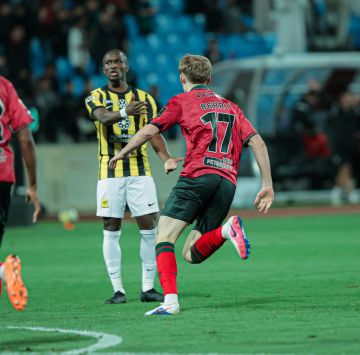 الخلود يجرد الاتحاد من لقب كأس الملك ويبلغ النهائي