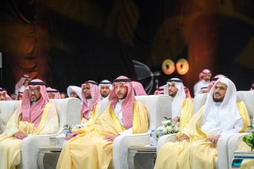 نائب أمير المدينة يدشن مهرجان الشعوب نائب أمير المدينة يدشن مهرجان الشعوب