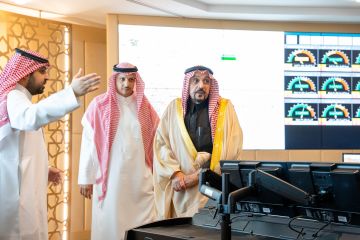 فيصل بن مشعل يطلع على جاهزية مركز إدارة الأزمات والكوارث بإمارة القصيم