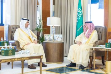 أمير المنطقة الشرقية يستقبل الرئيس التنفيذي لهيئة الإذاعة والتلفزيون