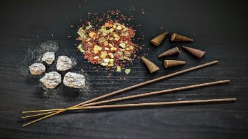 استشاري يحذر من أضرار البخور والفواحات لساعات طويلة.. فيديو