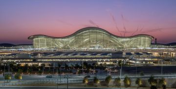 مقتل شخص وإصابة سبعة آخرين في حادثة بمطار أبوظبي