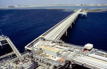 رويترز تتحدث عن تطورات الوضع في ميناء ينبع السعودي بعد تعرضه لهجوم