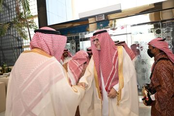 جامعة الملك عبدالعزيز تنظم حفل المعايدة للمنسوبين والمنسوبات بمناسبة عيد الفطر المبارك. جامعة الملك عبدالعزيز تنظم حفل المعايدة للمنسوبين والمنسوبات بمناسبة عيد الفطر المبارك.