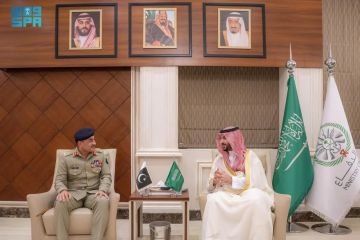 وزير الدفاع وقائد الجيش الباكستاني يبحثان الاعتداءات الإيرانية