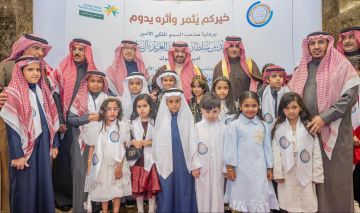 نائب أمير منطقة تبوك يشارك الأيتام إفطارهم