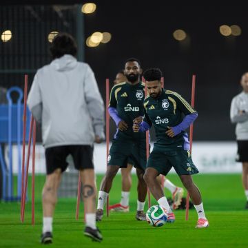 ثنائي جديد يلتحق بالأخضر قبل مواجهة مصر.. ومتعب الحربي يغيب